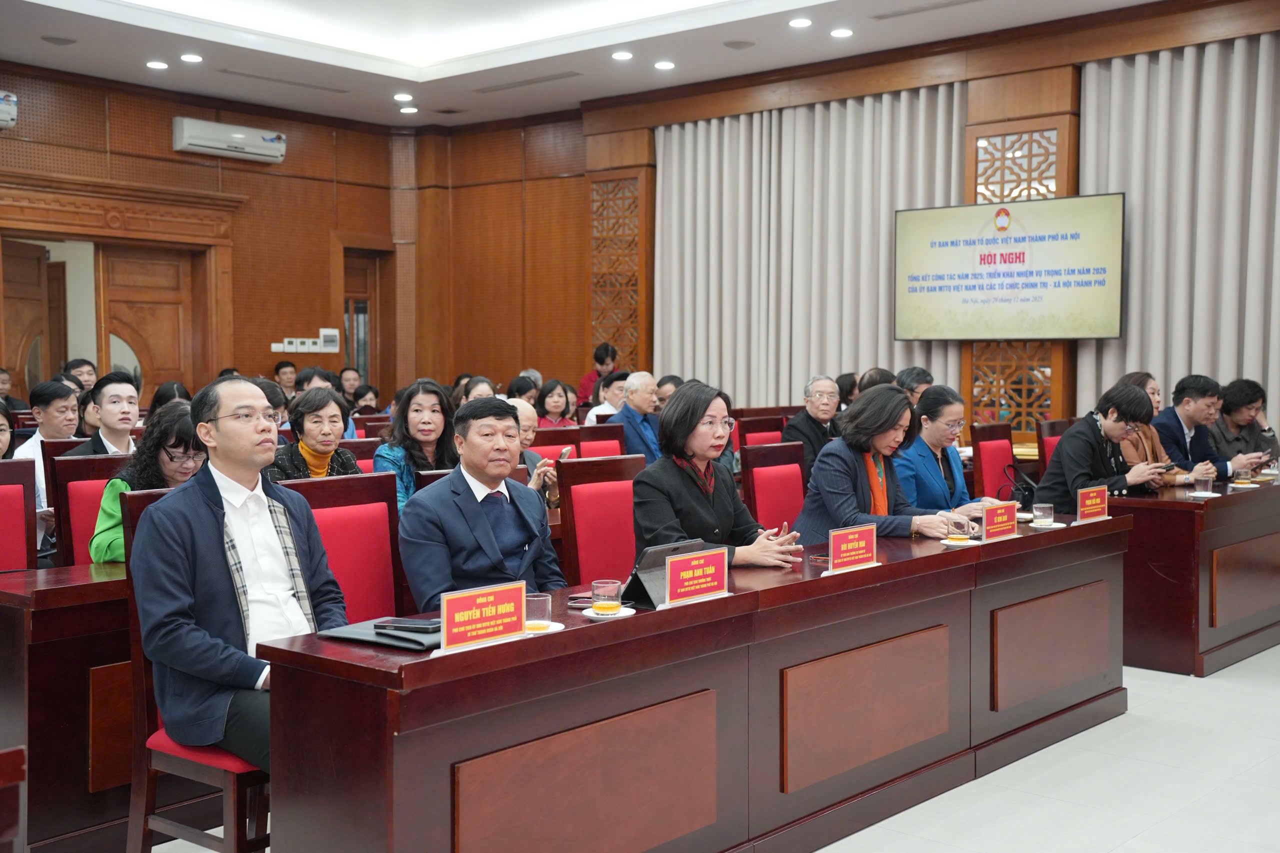 Đổi mới tư duy, xây dựng cán bộ Mặt trận bản lĩnh, sáng tạo