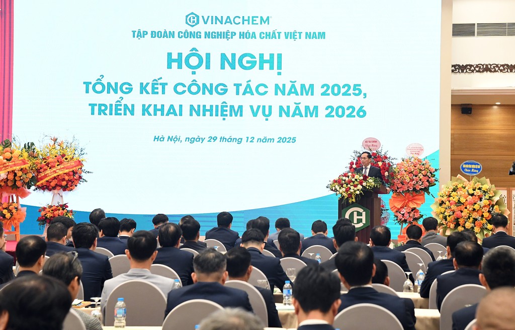 Phó Thủ tướng phát biểu tại Hội nghị tổng kết công tác năm 2025, triển khai nhiệm vụ năm 2026 của Tập đoàn, diễn ra tại Hà Nội sáng 29/12 - Ảnh: VGP/Hải Minh