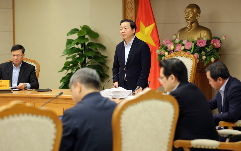 Phó Thủ tướng Trần Hồng Hà chủ trì cuộc họp nghe báo cáo, cho ý kiến đối với các nghị định hướng dẫn thi hành Luật sửa đổi, bổ sung một số điều của 15 luật trong lĩnh vực nông nghiệp và môi trường - Ảnh: VGP/Minh Khôi