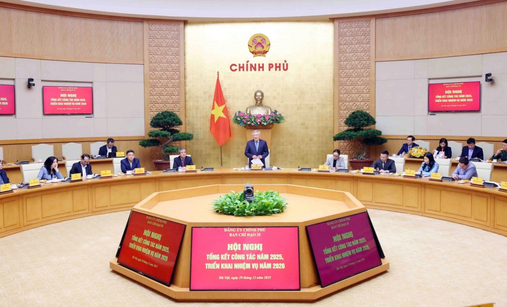 Ủy viên Bộ Chính trị, Phó Bí thư Thường trực Đảng ủy Chính phủ, Phó Thủ tướng Thường trực Chính phủ Nguyễn Hòa Bình, Trưởng Ban Chỉ đạo 35 Đảng ủy Chính phủ dự và chỉ đạo hội nghị - Ảnh: VGP/Nguyễn Hoàng Ủy viên Bộ Chính trị, Phó Bí thư Thường trực Đảng ủy Chính phủ, Phó Thủ tướng Thường trực Chính phủ Nguyễn Hòa Bình, Trưởng Ban Chỉ đạo 35 Đảng ủy Chính phủ dự và chỉ đạo hội nghị - Ảnh: VGP/Nguyễn Hoàng