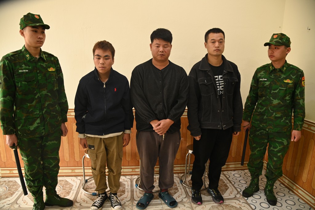 Các đối tượng người Trung Quốc nhập cảnh trái phép vào Việt Nam bị bắt giữ Các đối tượng người Trung Quốc nhập cảnh trái phép vào Việt Nam bị bắt giữ