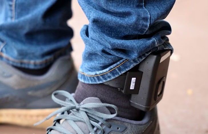 Áp dụng biện pháp giám sát điện tử đối với người chưa thành niên phạm tội