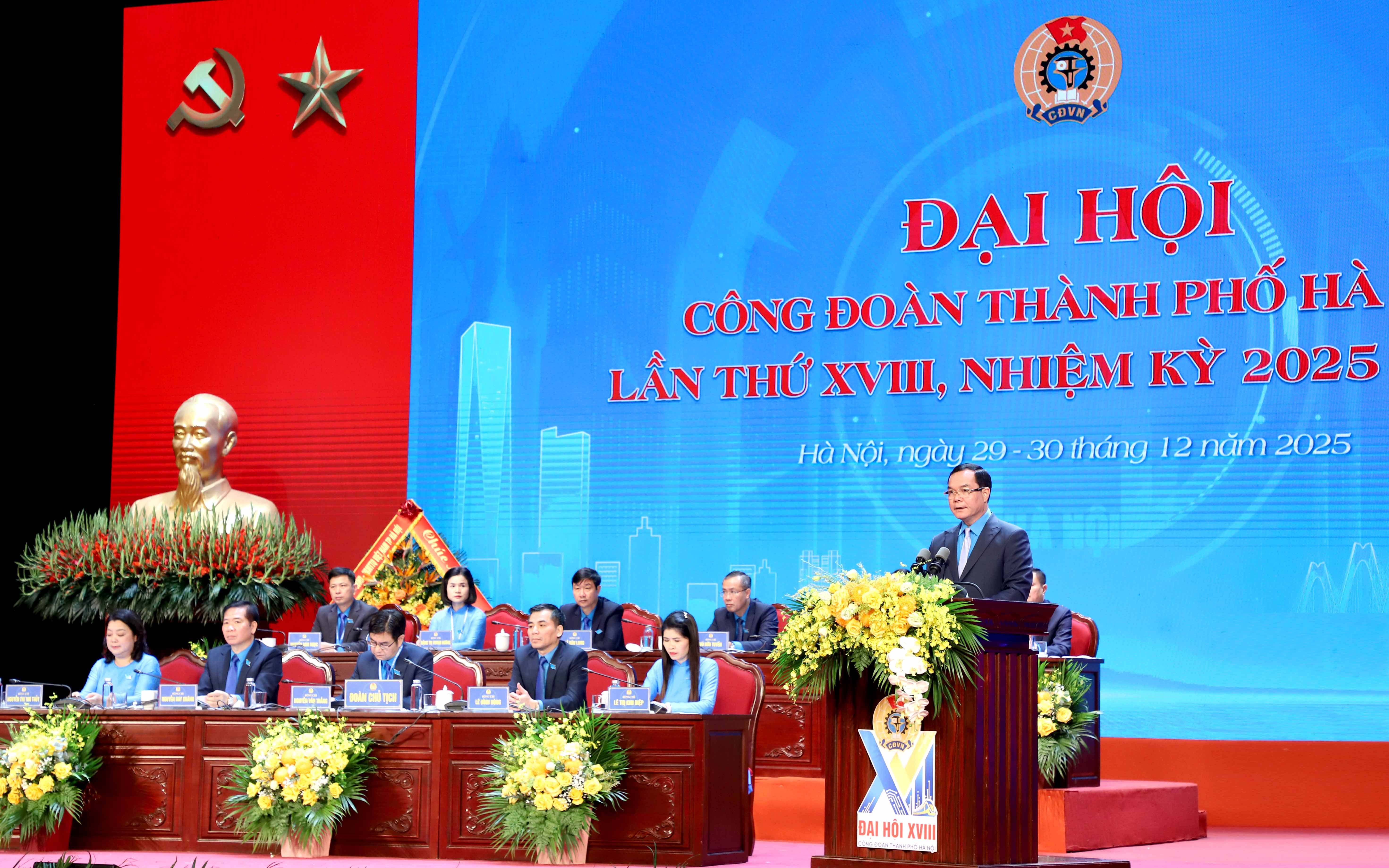 Đồng chí Nguyễn Đình Khang - Ủy viên Trung ương Đảng, Phó Chủ tịch Ủy ban Trung ương MTTQ Việt Nam, Chủ tịch Tổng LĐLĐ Việt Nam phát biểu chỉ đạo tại Đại hội Đồng chí Nguyễn Đình Khang - Ủy viên Trung ương Đảng, Phó Chủ tịch Ủy ban Trung ương MTTQ Việt Nam, Chủ tịch Tổng LĐLĐ Việt Nam phát biểu chỉ đạo tại Đại hội