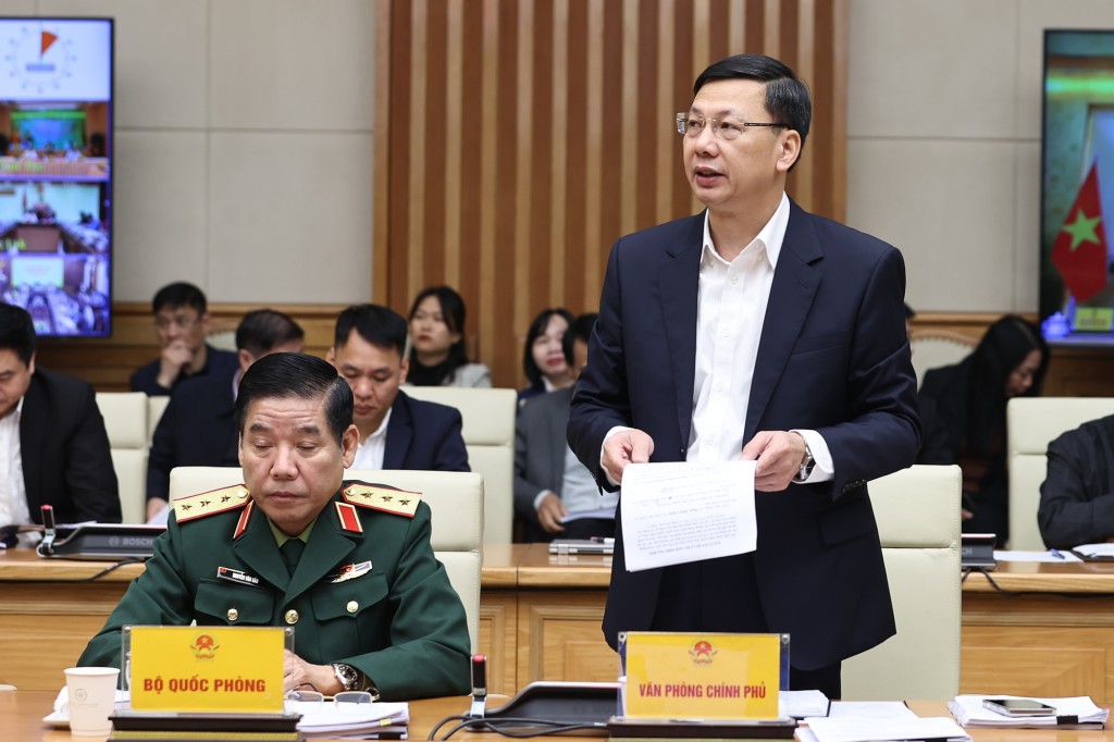 Phó Chủ nhiệm Văn phòng Chính phủ Phạm Mạnh Cường báo cáo - Ảnh: VGP/Nhật Bắc