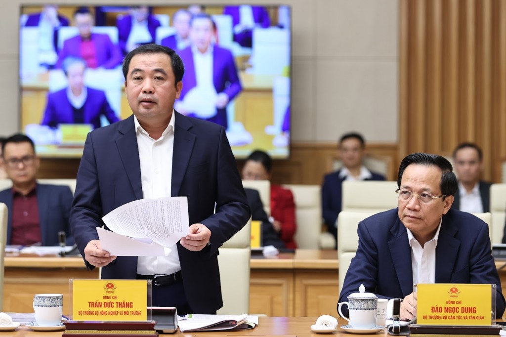 Bộ trưởng Bộ Nông nghiệp và Môi trường Trần Đức Thắng báo cáo - Ảnh: VGP/Nhật Bắc