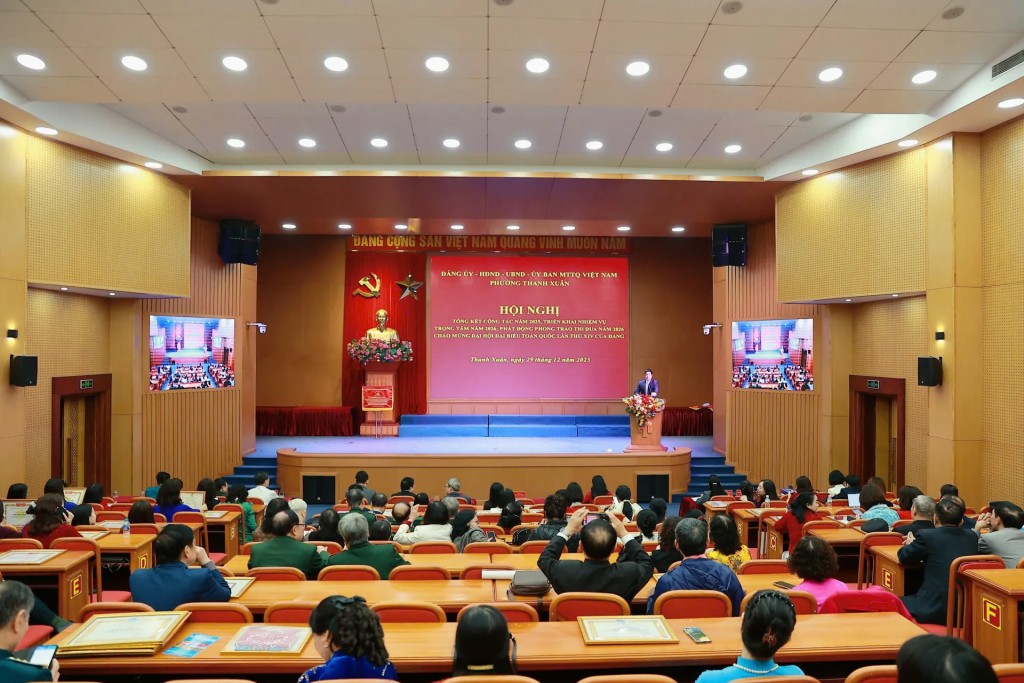 Toàn cảnh Hội nghị tổng kết công tác năm 2025, triển khai nhiệm vụ trọng tâm năm 2026 của Đảng bộ phường Thanh Xuân (Hà Nội)