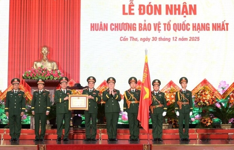 Quân khu 9 đón nhận Huân chương Bảo vệ Tổ quốc hạng Nhất