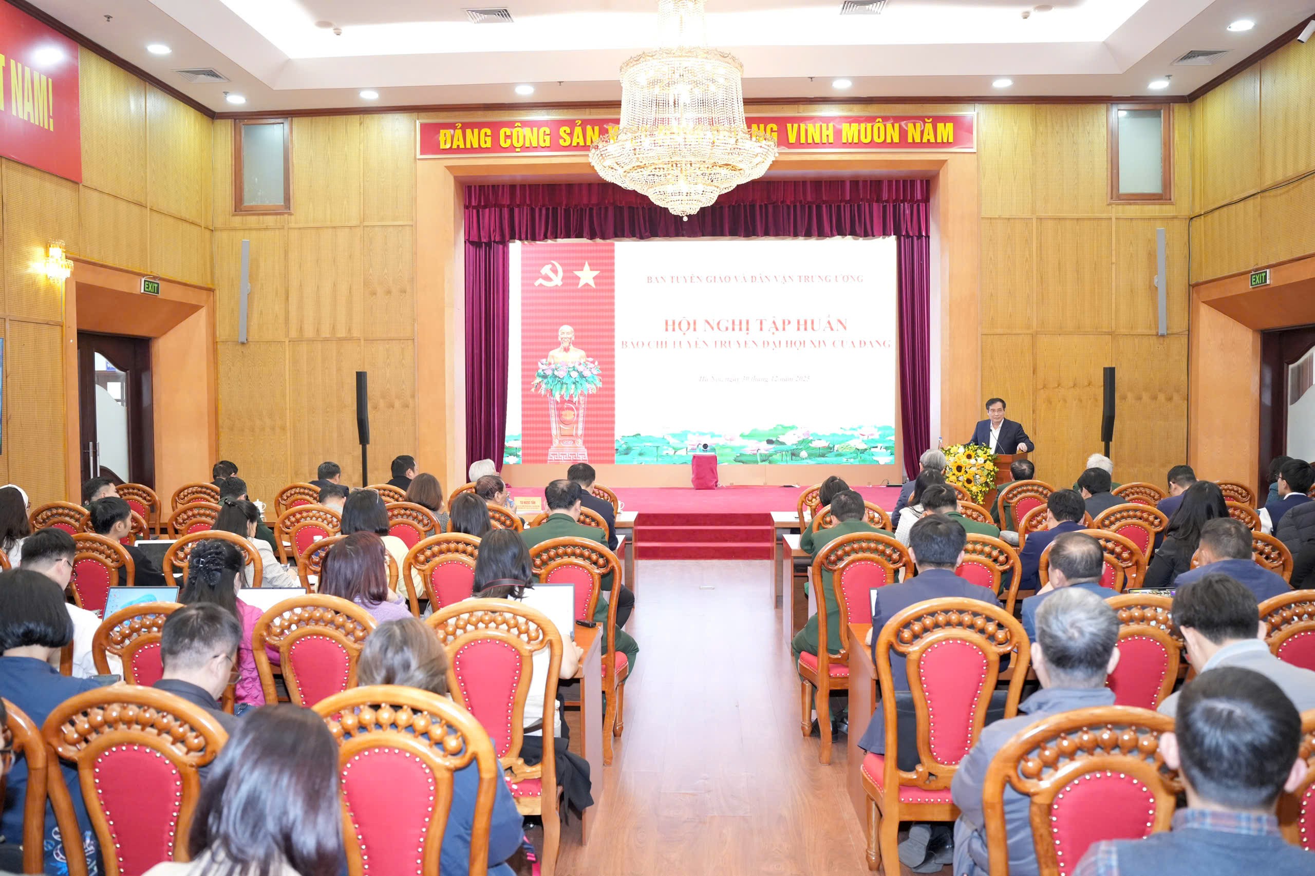 Tập trung cao độ cho nhiệm vụ tuyên truyền Đại hội XIV của Đảng