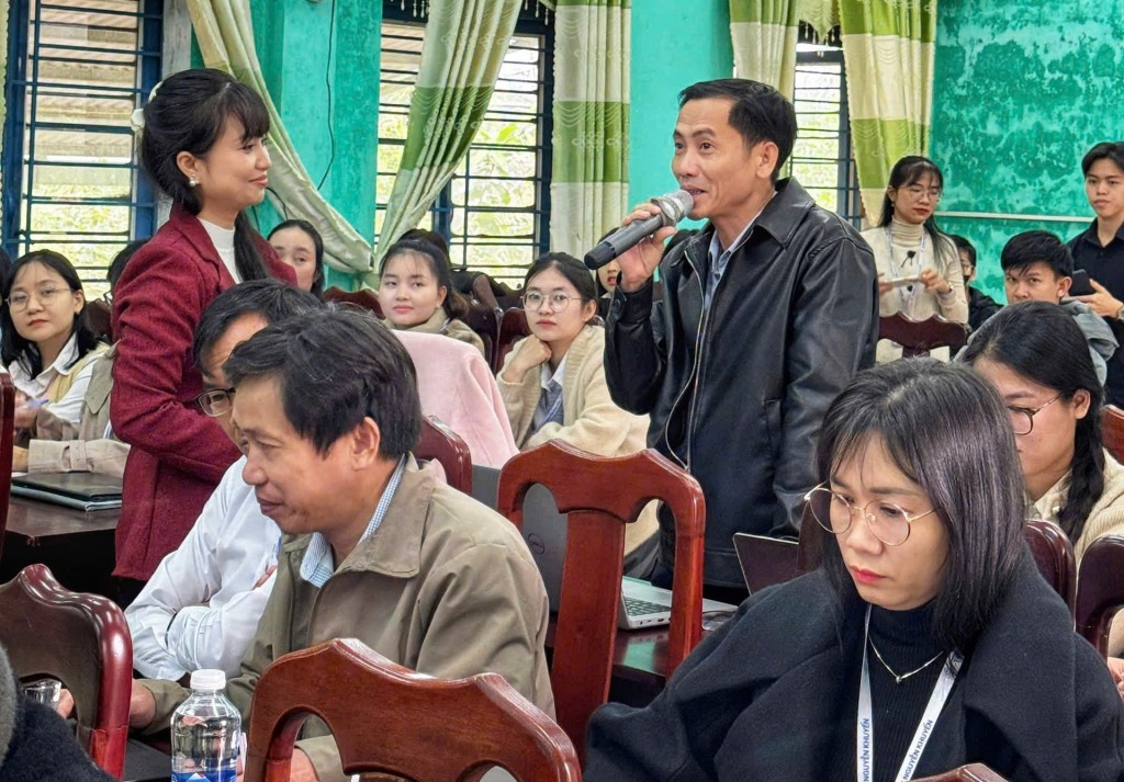 Các giáo viên trường THPT đã có những trao đổi, chia sẻ về phương pháp và các hình thức tổ chức thực hiện giáo dục STEM Các giáo viên trường THPT đã có những trao đổi, chia sẻ về phương pháp và các hình thức tổ chức thực hiện giáo dục STEM