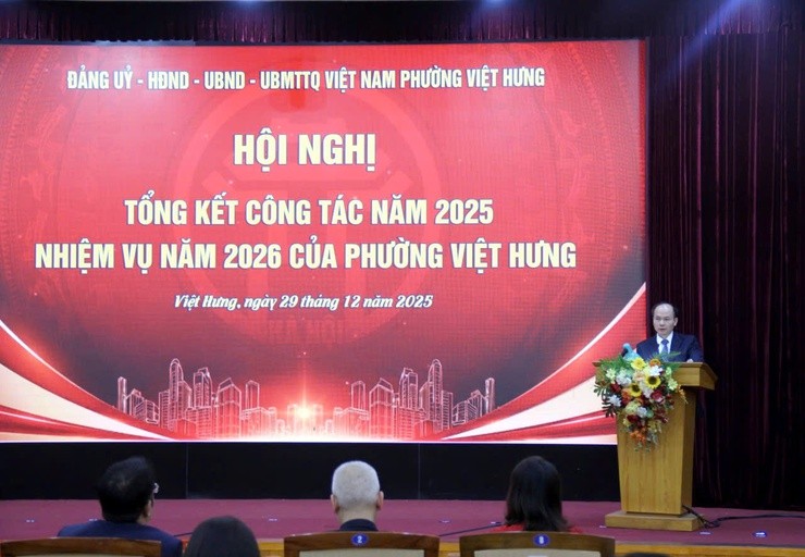 Đồng chí Đường Hoài Nam - TUV, Bí thư Đảng ủy, Chủ tịch HĐND Phường phát biểu tại Hội nghị