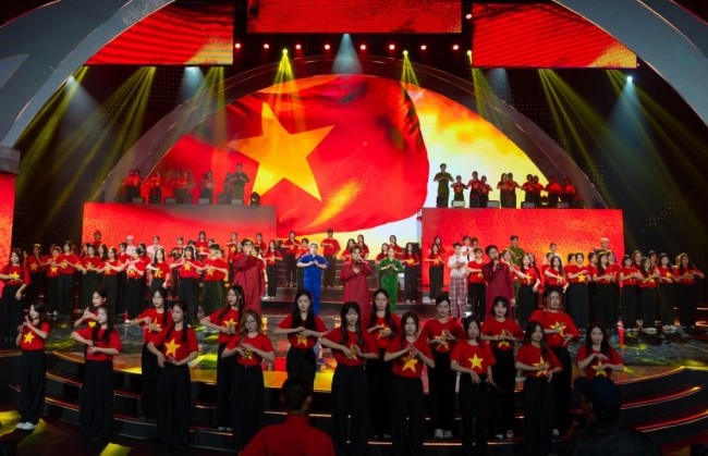 Hướng về tương lai bằng tinh thần lạc quan và khát vọng vươn lên