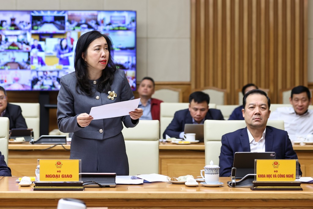 Các đại biểu báo cáo - Ảnh: VGP/Nhật Bắc Các đại biểu báo cáo - Ảnh: VGP/Nhật Bắc