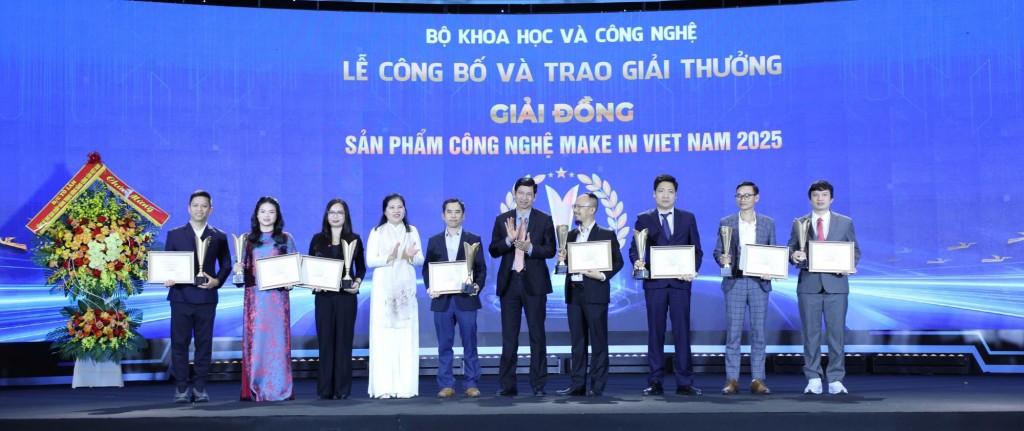 Bộ KH&CN trao Giải Đồng cho sản phẩm khoa học và công nhệ Make in Viet Nam năm 2025 - Ảnh: VGP/Gia Huy