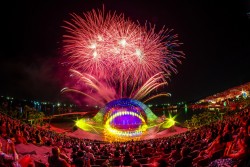 Bùng nổ show diễn và pháo hoa tầm cao mừng năm mới tại Thị trấn Hoàng Hôn - Phú Quốc