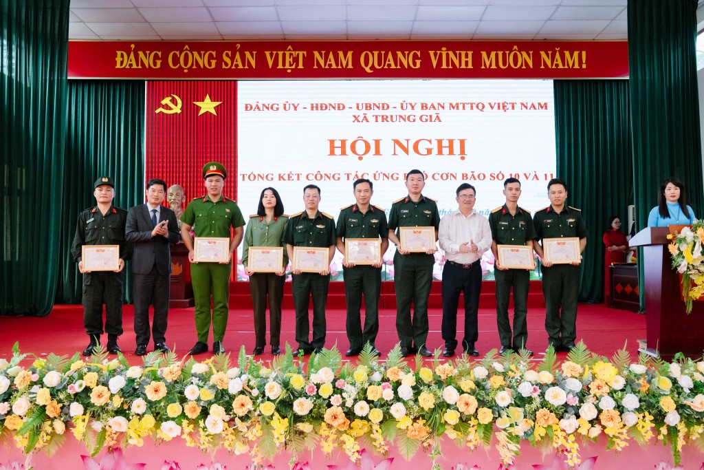 Xuân mới trên quê hương Trung Giã anh hùng Xuân mới trên quê hương Trung Giã anh hùng