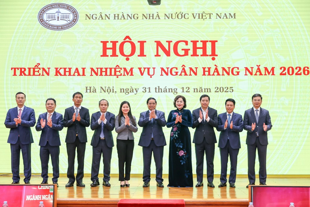 Thủ tướng chụp ảnh lưu niệm tại Hội nghị - Ảnh: VGP/Nhật Bắc