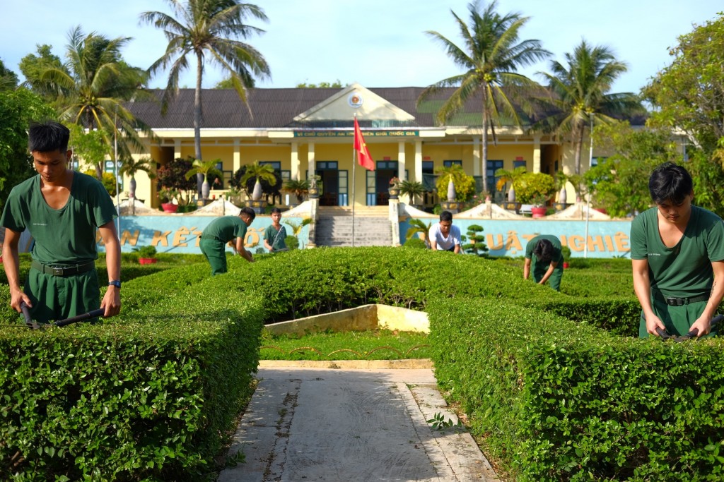 Cán bộ chiến sĩ tạo cảnh quan xanh, sạch, đẹp tại các đồn biên phòng, đường tuần tra