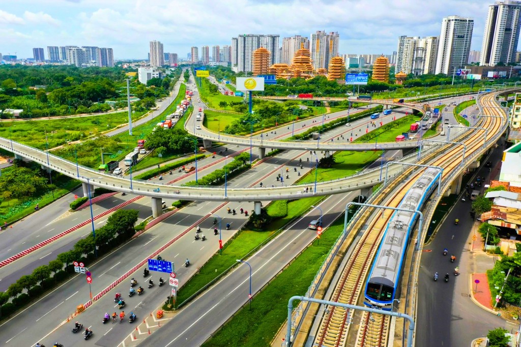 Hạ tầng giao thông được đầu tư đồng bộ, tạo thế liên kết vùng và mở rộng không gian phát triển đô thị