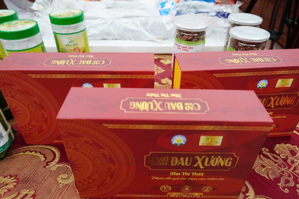 Một sản phẩm OCOP tại buổi phân hạng, đánh giá 