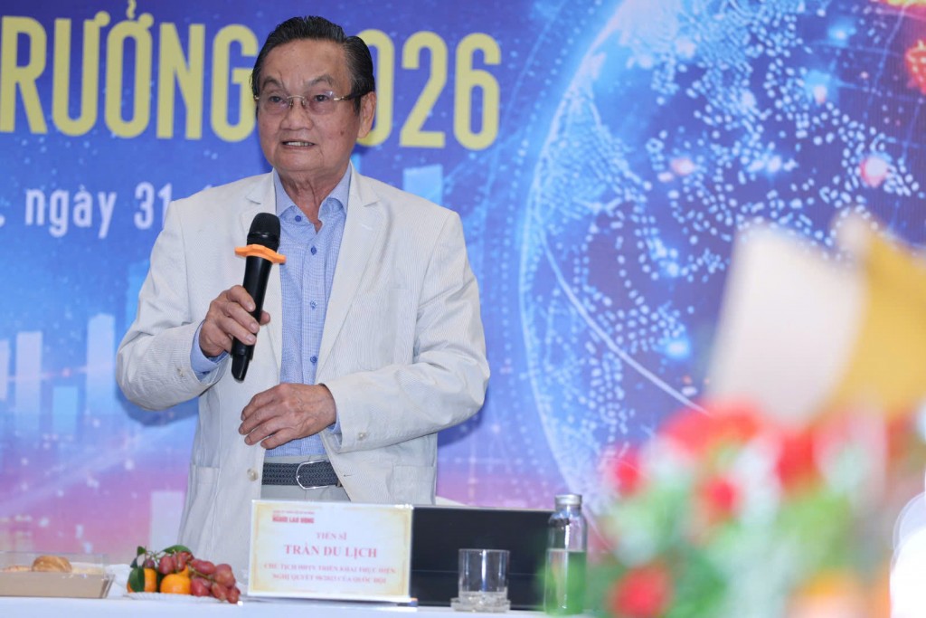 TS Trần Du Lịch phát biểu tại Diễn Đàn 