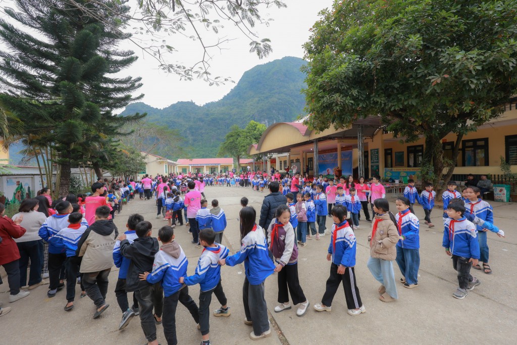 Nhóm Green Gables: Trưởng thành hơn qua những chuyến thiện nguyện vùng cao