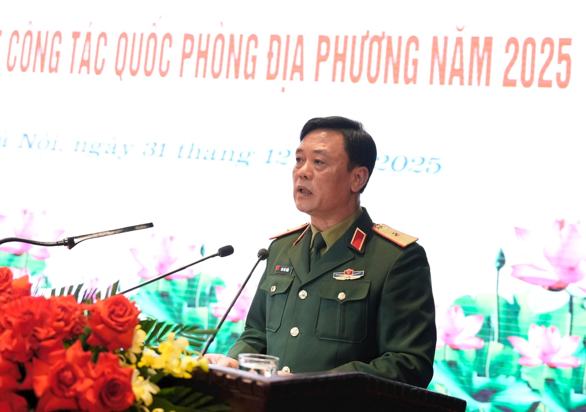 Thiếu tướng Đào Văn Nhận, Tư lệnh Bộ Tư lệnh Thủ đô Hà Nội điều hành phần thảo luận Thiếu tướng Đào Văn Nhận, Tư lệnh Bộ Tư lệnh Thủ đô Hà Nội điều hành phần thảo luận