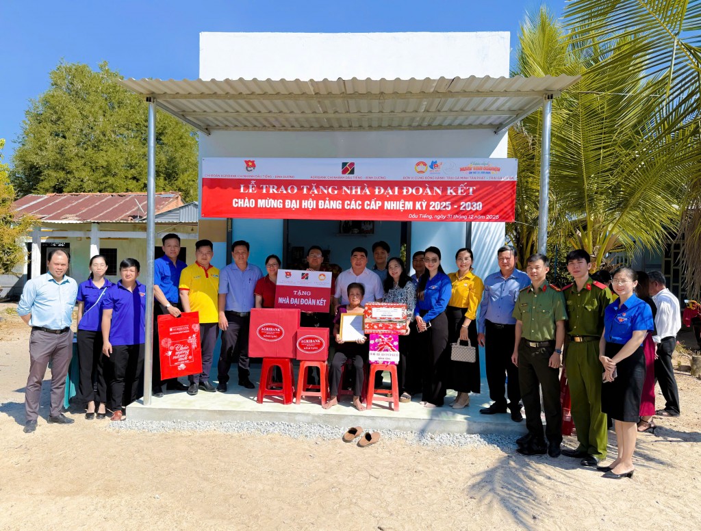Trao nhà Đại đoàn kết, lan tỏa nghĩa tình tuổi trẻ Dầu Tiếng Trao nhà Đại đoàn kết, lan tỏa nghĩa tình tuổi trẻ Dầu Tiếng
