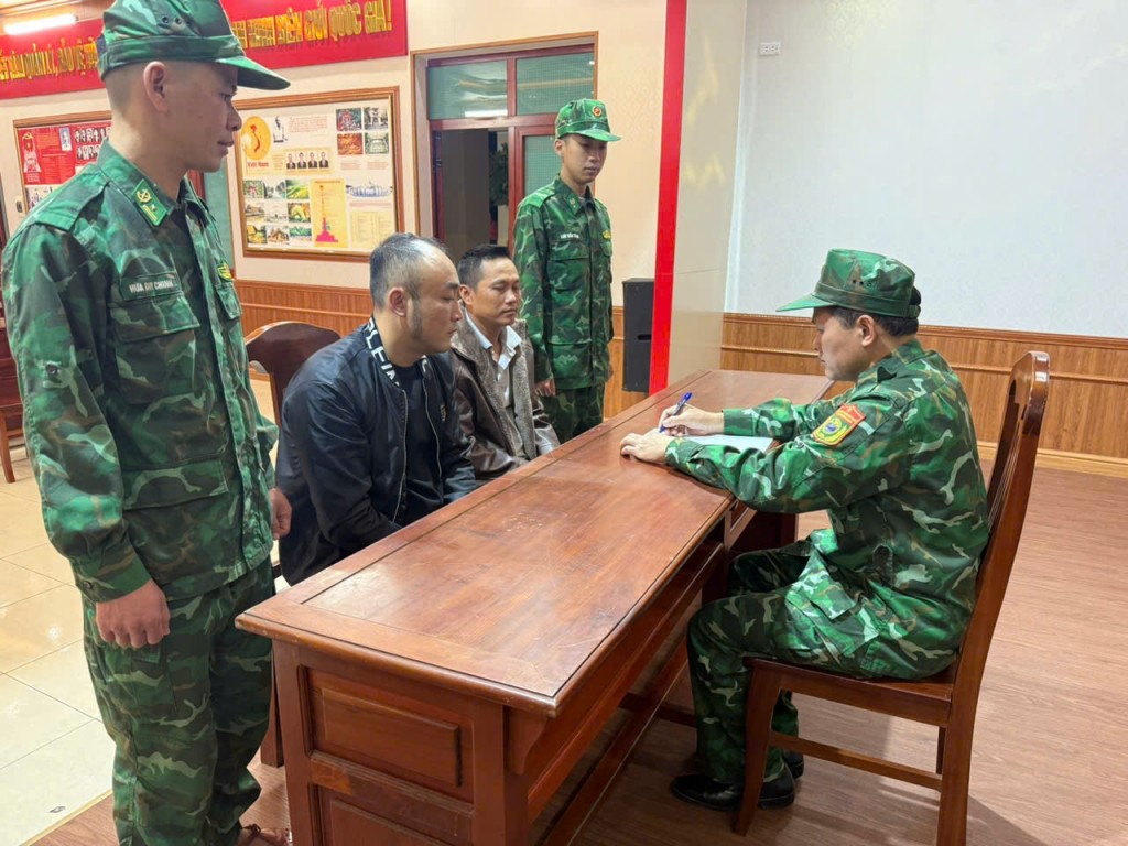 Bắt giữ vụ vận chuyển 27 tấn hàng hóa không rõ nguồn gốc Bắt giữ vụ vận chuyển 27 tấn hàng hóa không rõ nguồn gốc