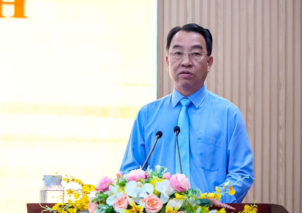 Chủ tịch UBND tỉnh Lữ Quang Ngời yêu cầu các đơn vị mới thành lập nhanh chóng ổn định tổ chức, bắt tay ngay vào công việc, bảo đảm thực hiện nhiệm vụ thông suốt.