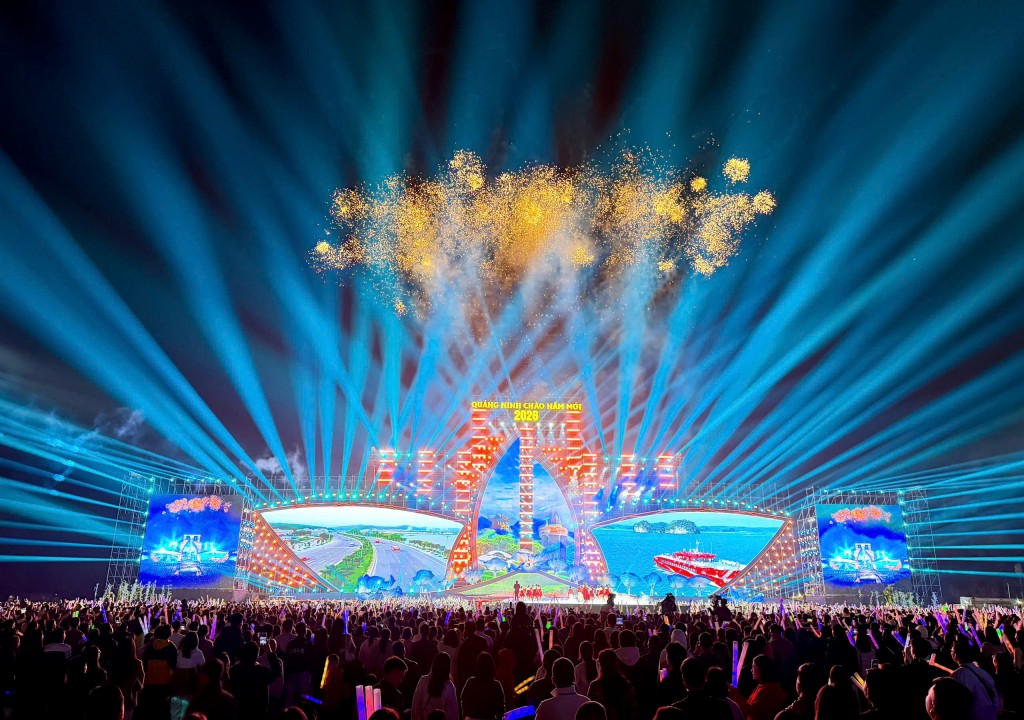 Chương trình được kết thúc với màn pháo hoa tầm cao mãn nhãn