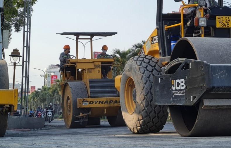 Công nhân thi công xuyên Tết đẩy nhanh tiến độ dự án trọng điểm