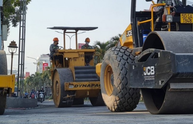 Công nhân thi công xuyên Tết đẩy nhanh tiến độ dự án trọng điểm