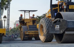 Công nhân thi công xuyên Tết đẩy nhanh tiến độ dự án trọng điểm