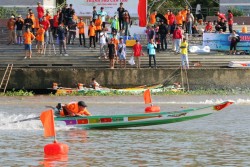 Cần Thơ: Vỏ composite "xé nước" về đích trên rạch Khai Luông