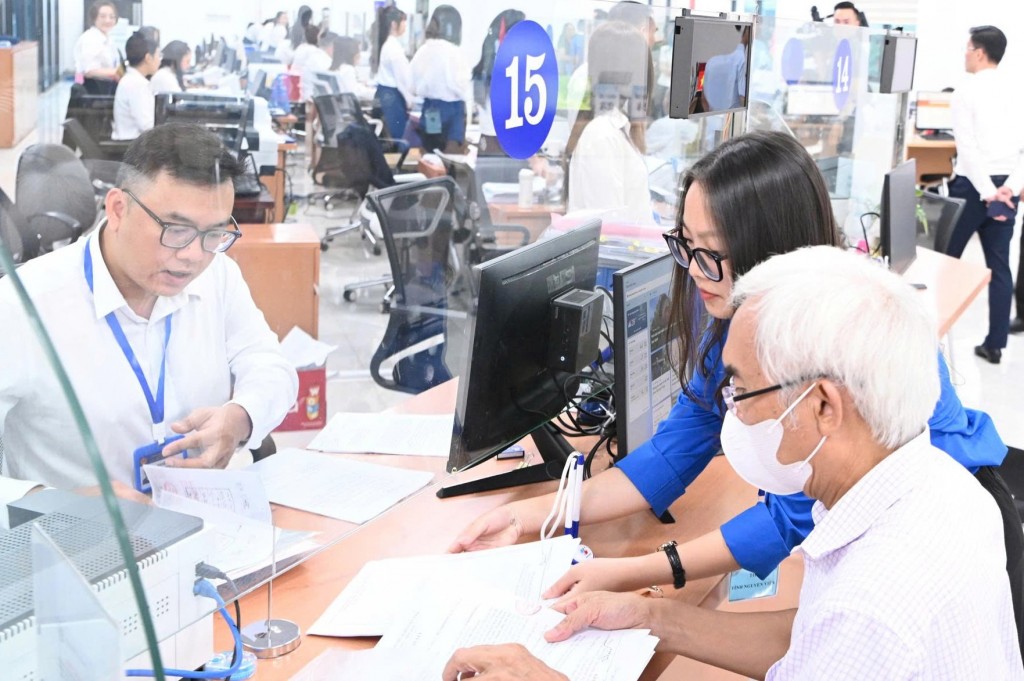 Tuổi trẻ Thủ đô hỗ trợ người dân chuyển đổi số