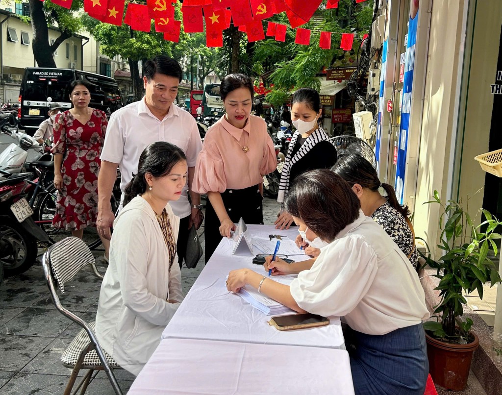 Chăm sóc sức khỏe sinh sản phụ nữ trong độ tuổi sinh sản Chăm sóc sức khỏe sinh sản phụ nữ trong độ tuổi sinh sản