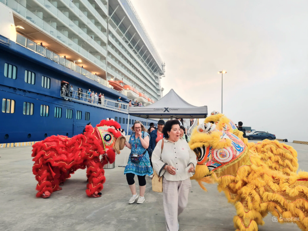 Quảng Ninh đón tàu chở hơn 3.000 khách quốc tế trong ngày đầu năm Quảng Ninh đón tàu chở hơn 3.000 khách quốc tế trong ngày đầu năm