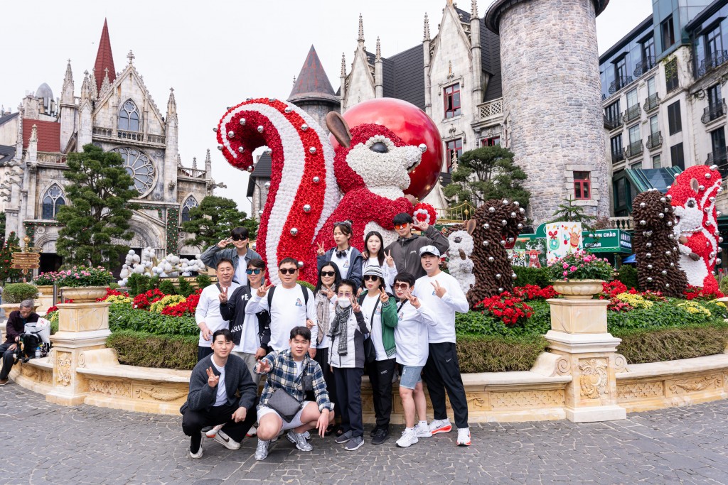 Hàng nghìn du khách đến Bà Nà đón năm mới 2026