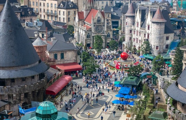 Hàng nghìn du khách đến Bà Nà đón năm mới 2026