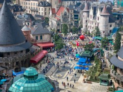 Hàng nghìn du khách đến Bà Nà đón năm mới 2026