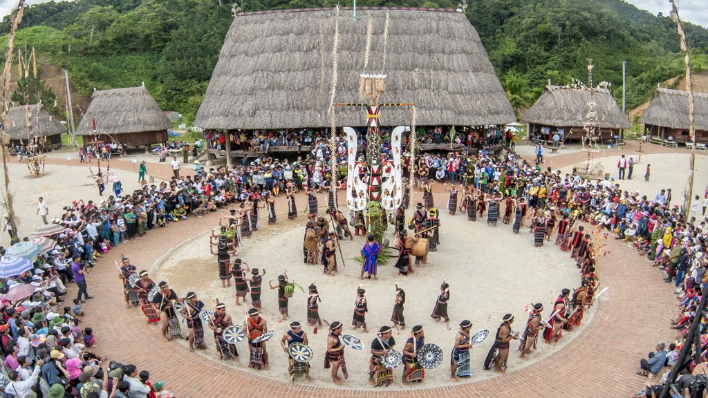 , Đứng trước những những biến đổi của đời sống vật chất tinh thần dân cư, nét văn hóa cồng chiêng của đồng bào Cơ Tu cũng đứng trước nguy cơ bị mai một, thất truyền