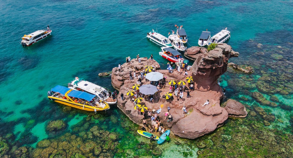 Hòn Gầm Ghì hay còn gọi là hòn Dăm Ngang thuộc quần đảo Phú Quốc