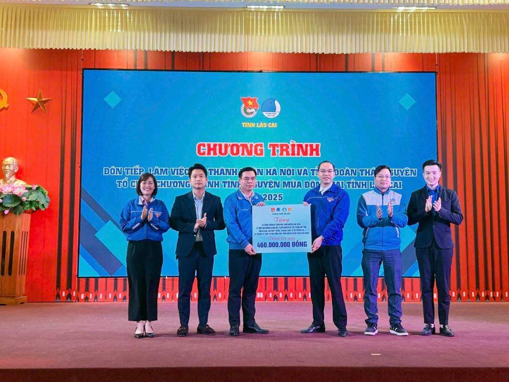 Đồng chí Nguyễn Tiến Hưng – Thành ủy viên, Bí thư Thành đoàn Hà Nội cùng đại diện các đơn vị trao đổi, thảo luận, thống nhất nội dung phối hợp tổ chức các hoạt động tình nguyện hướng về cơ sở.