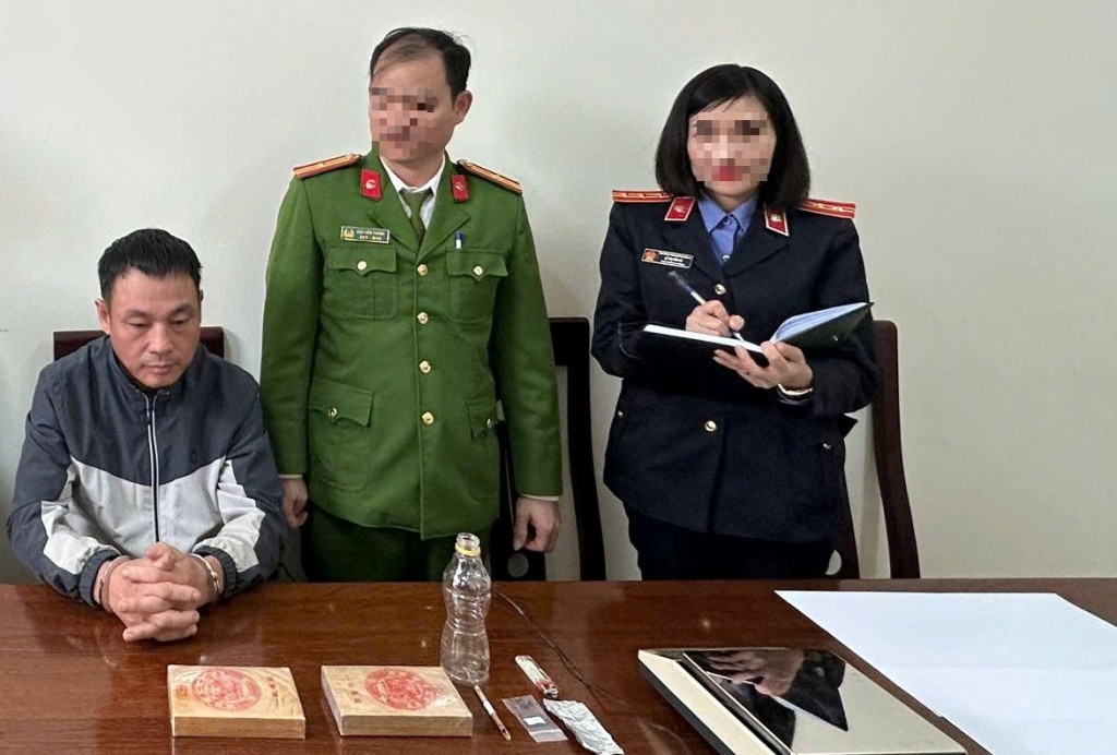 Đối tượng Trần Văn Thục và số ma túy bị thu giữ Đối tượng Trần Văn Thục và số ma túy bị thu giữ