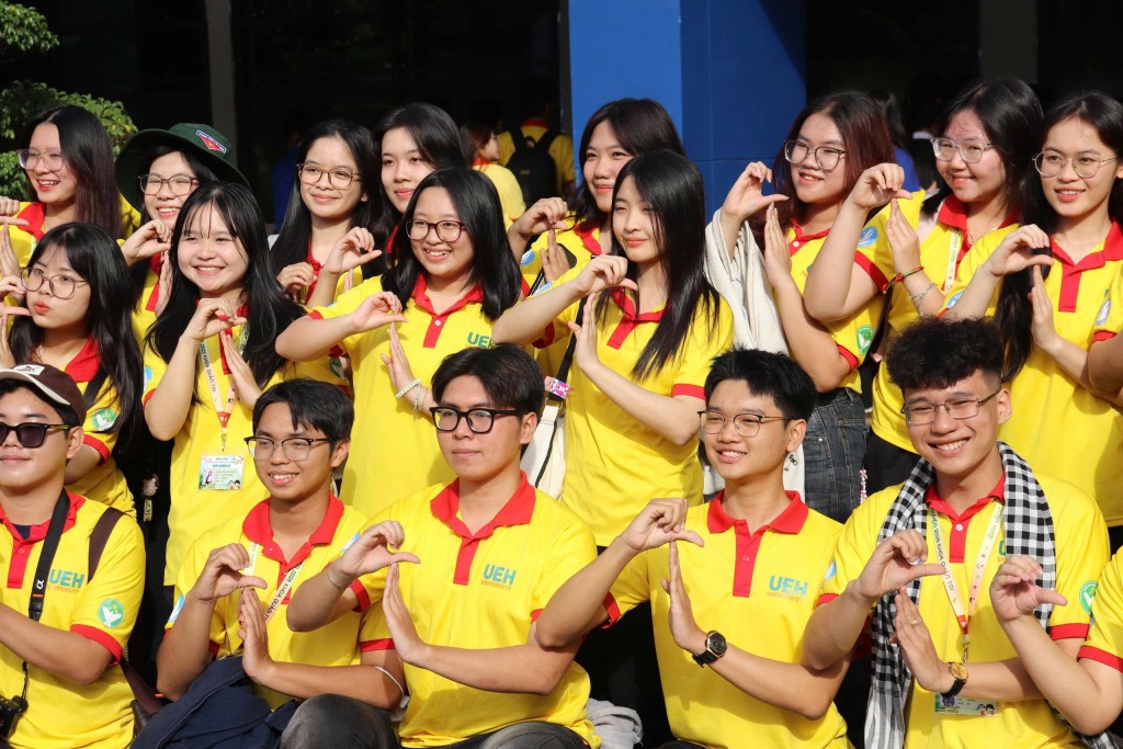 Các bạn đoàn viên, thanh niên hào hứng khởi động chiến dịch Các bạn đoàn viên, thanh niên hào hứng khởi động chiến dịch