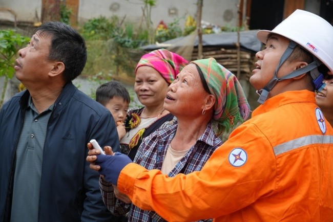 EVNNPC tiếp nối truyền thống đồng hành, tri ân khách hàng