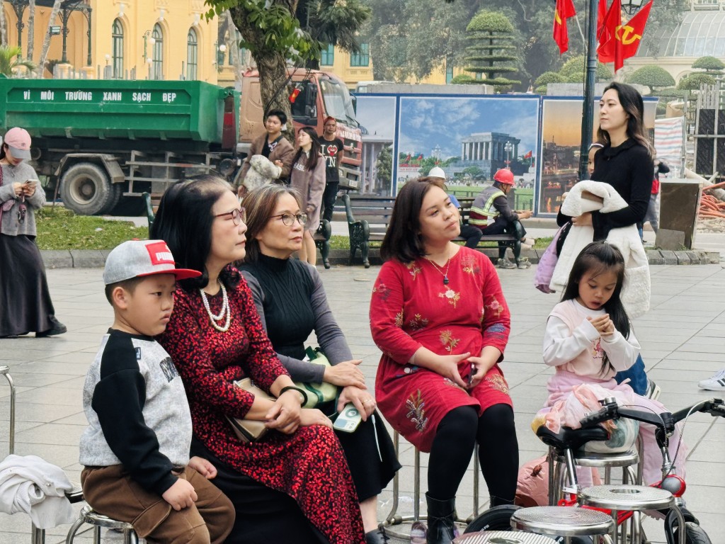 Khán giả biểu diễn cùng ban nhạc, nghệ thuật hòa nhịp với cộng đồng