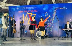 Khán giả biểu diễn cùng ban nhạc, nghệ thuật hòa nhịp với cộng đồng