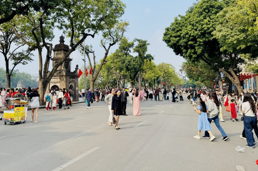 Hà Nội đón lượng khách kỷ lục dịp Tết Dương lịch 2026 Hà Nội đón lượng khách kỷ lục dịp Tết Dương lịch 2026