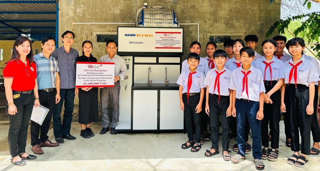 Tổ chức Lifestart Foundation trao tặng 10 hệ thống lọc nước cho các trường miền núi trên địa bàn TP Đà Nẵng